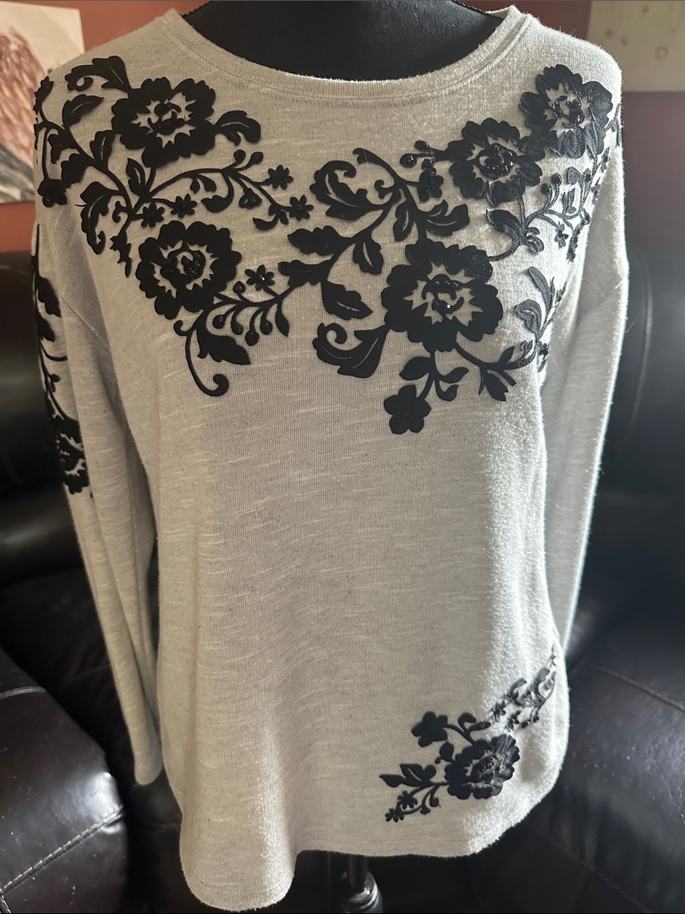 Women’s Crewneck Sweater with Black Floral Appliqué - Light Gray